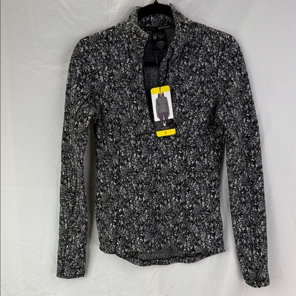 Spyder Tops - Spyder Active Black and White Size S Half Zip Fleece w/pocket & thumbholes NWT